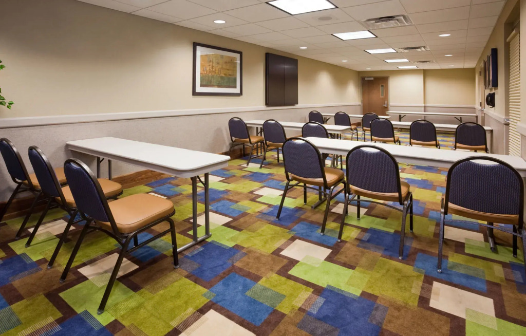 Holiday Inn Express Hotel & Suites Mankato East by IHG