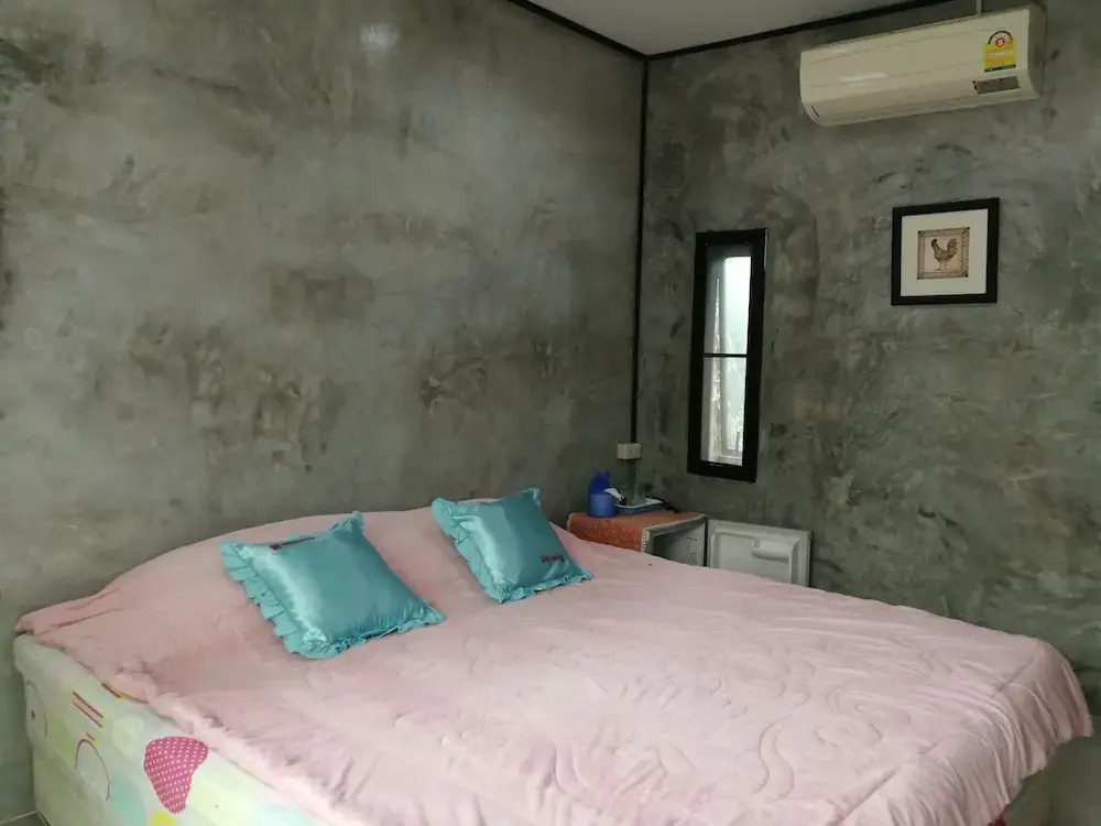 Baan Din Camp and Art Suanphueng