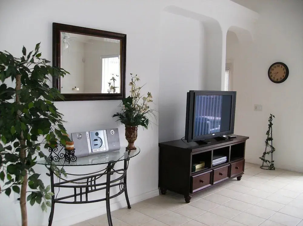 A grand 6 bedroom house in the Disney area.