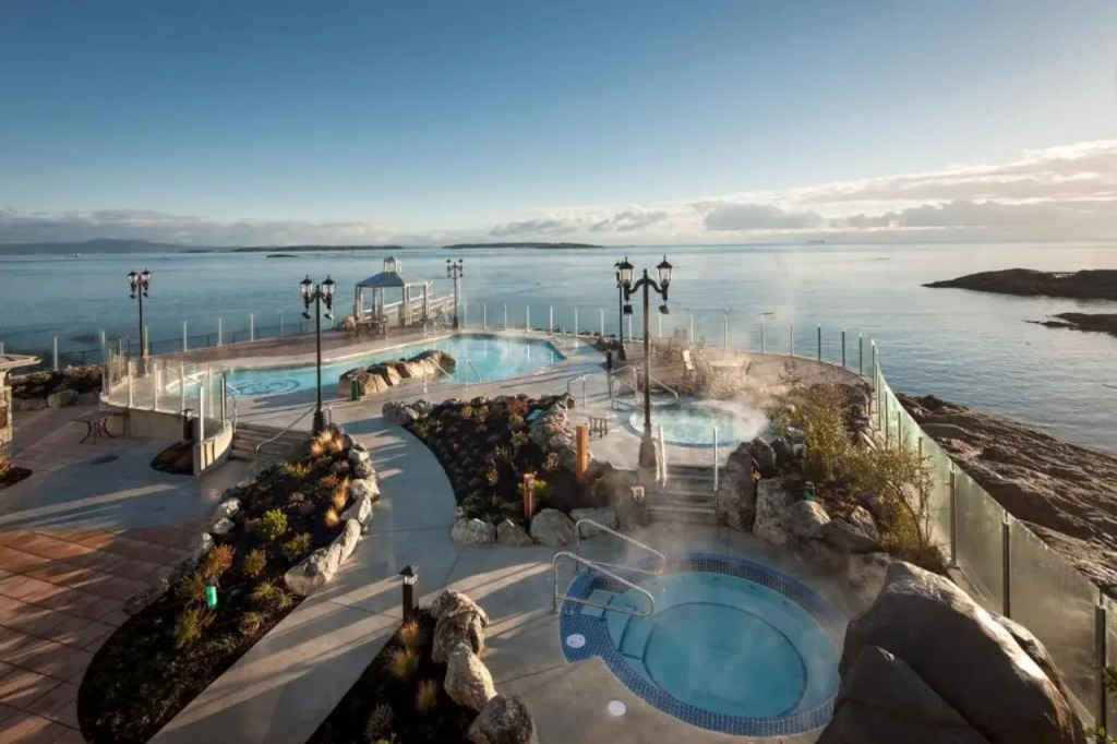 Oak Bay Beach Hotel