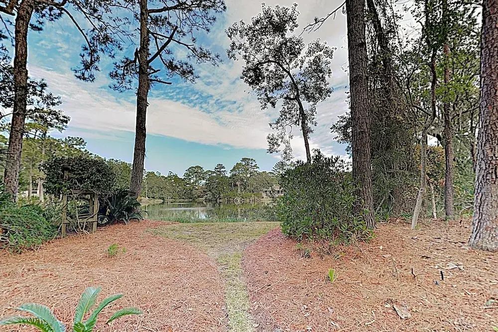 Serene Estate by the Marsh - Bike To Beach! Home