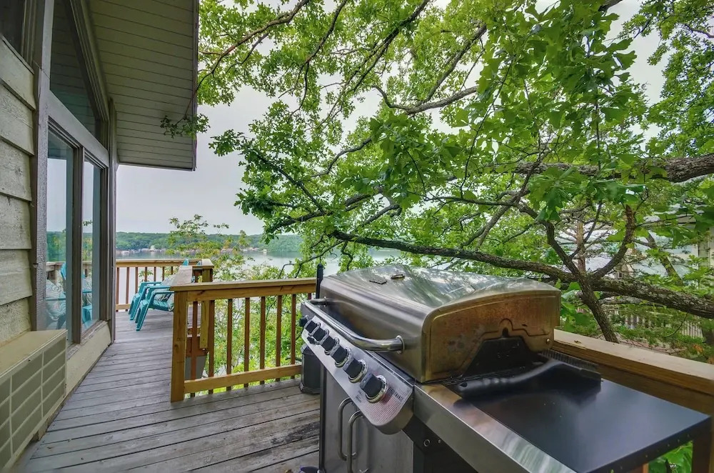 Resort Pools, Lake Views! Multi-level Ozarks Home