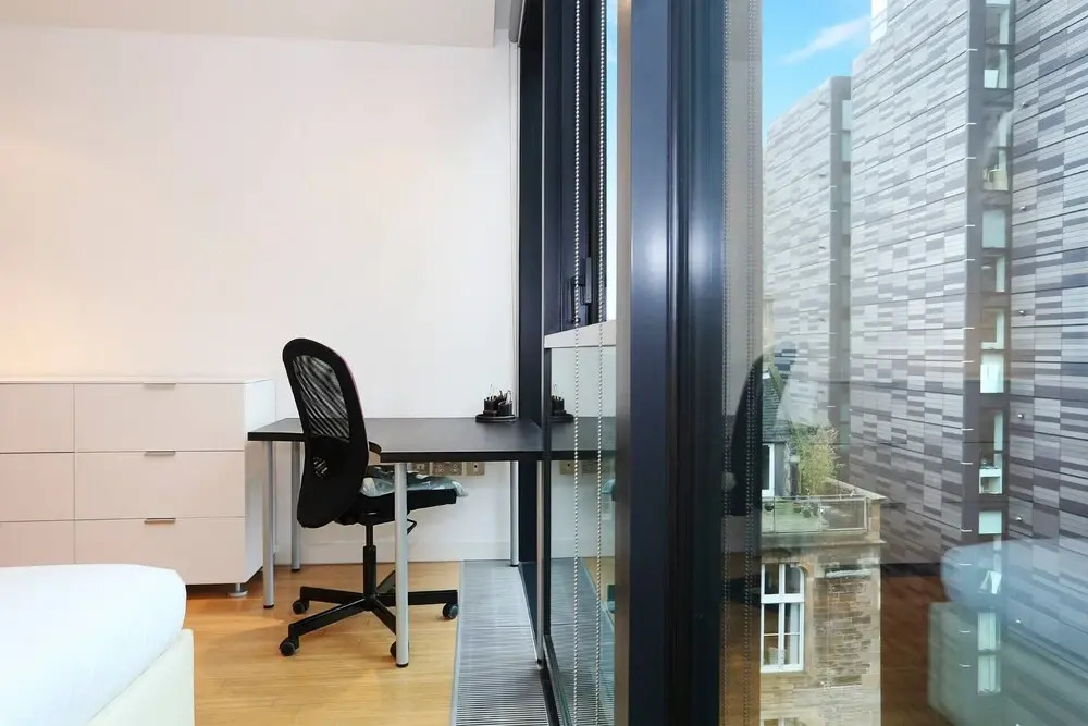 Modern 2bed with free Parking in the iconic Quartermile