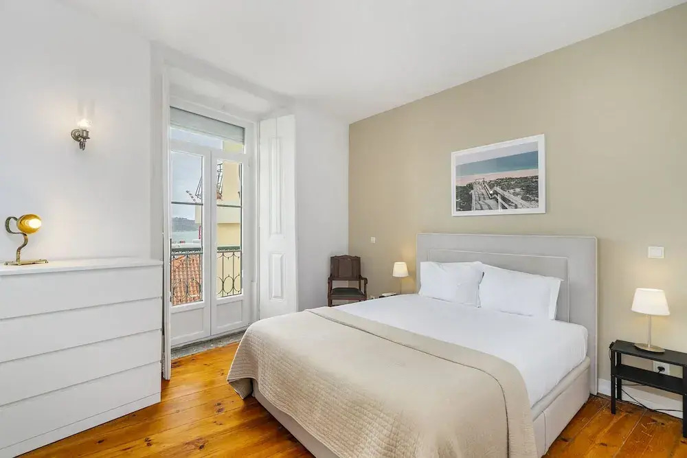 Central 1-Bed W/ River Views Great For D Nomads & R Workers