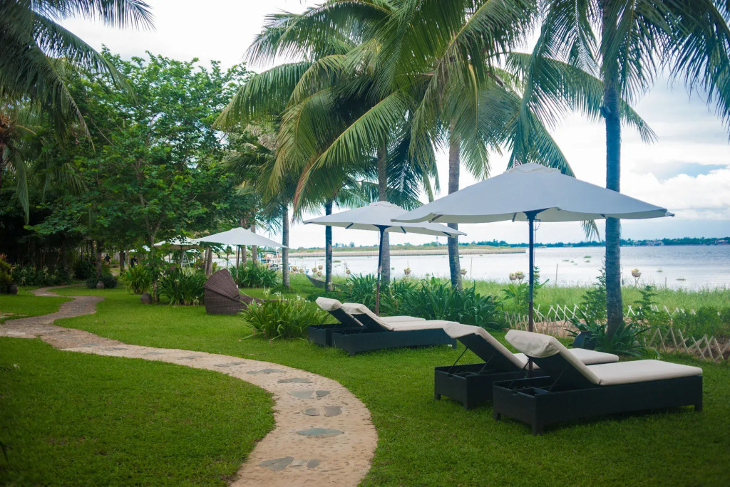 Vinh Hung Riverside Resort & Spa