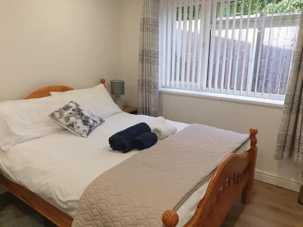 Modern 1 bed Apartment, 10 Mins to Leeds City Cent