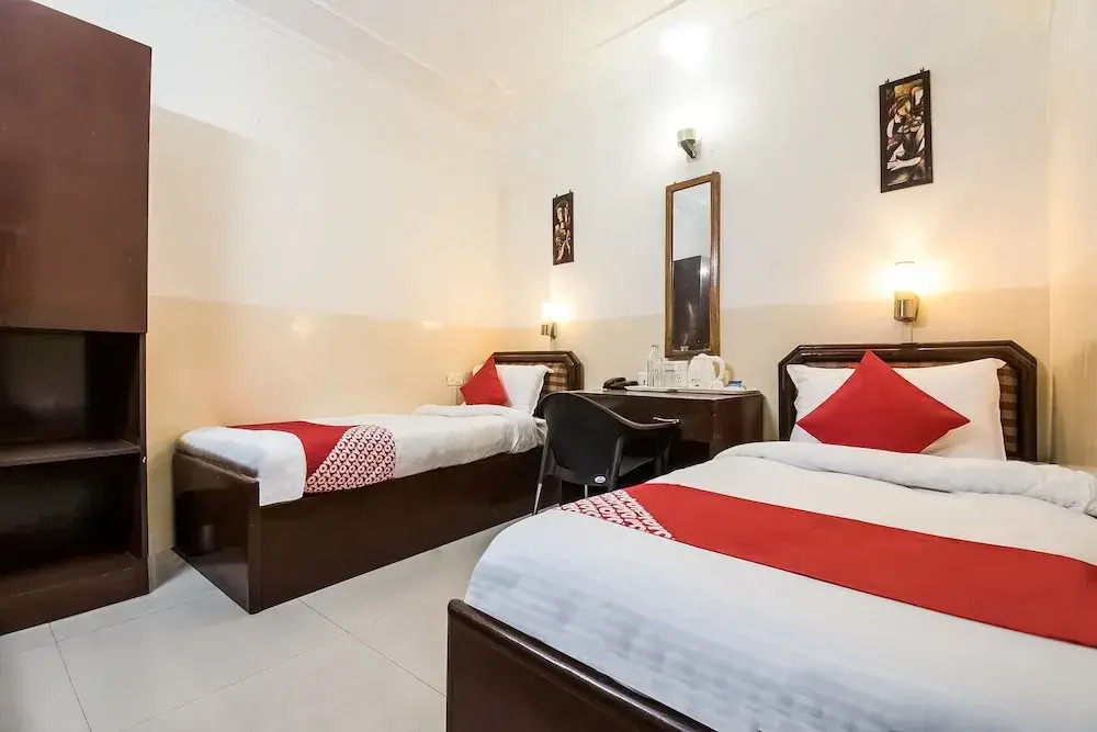 OYO Flagship 42717 Hotel Fort