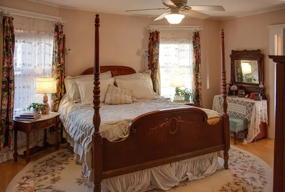 Como Lake Bed and Breakfast.