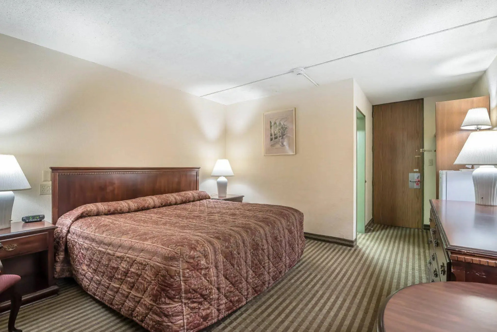 Econo Lodge Inn & Suites Binghamton