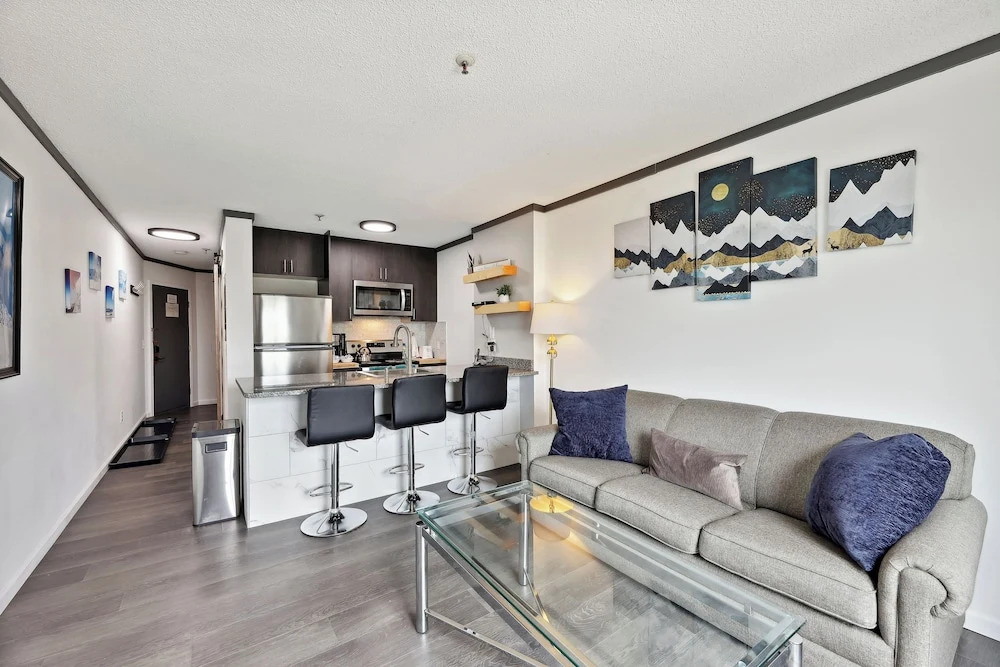 Cozy Snowshoe Condo Rental: Walk to Chair Lift!