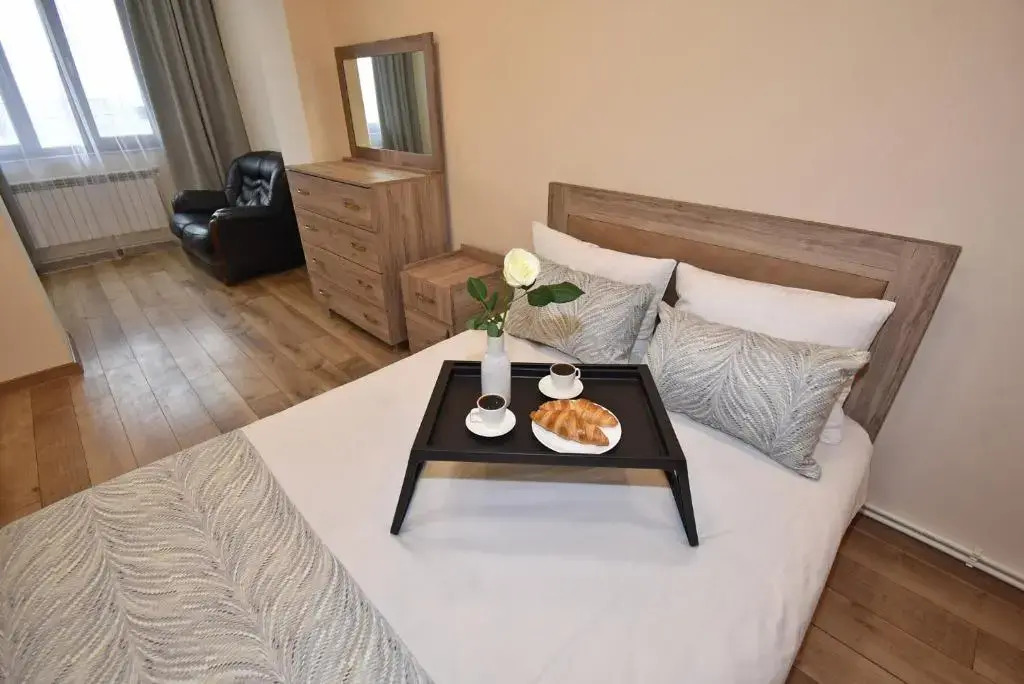 2 bedroom apartment, quiet and spacious