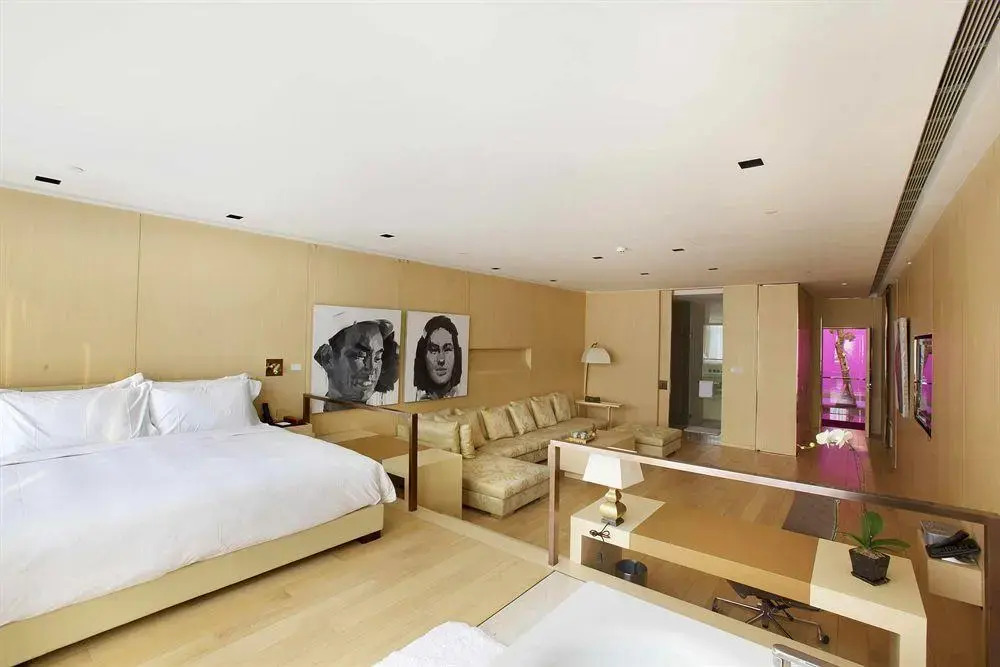 Gallery Hotel