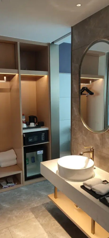 Mercure Yibin Port