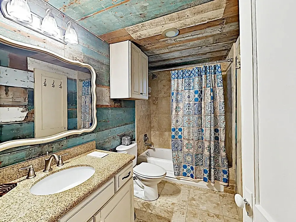 New Listing! Updated Rustic-chic Beach & Bay Haven 3 Bedroom Home
