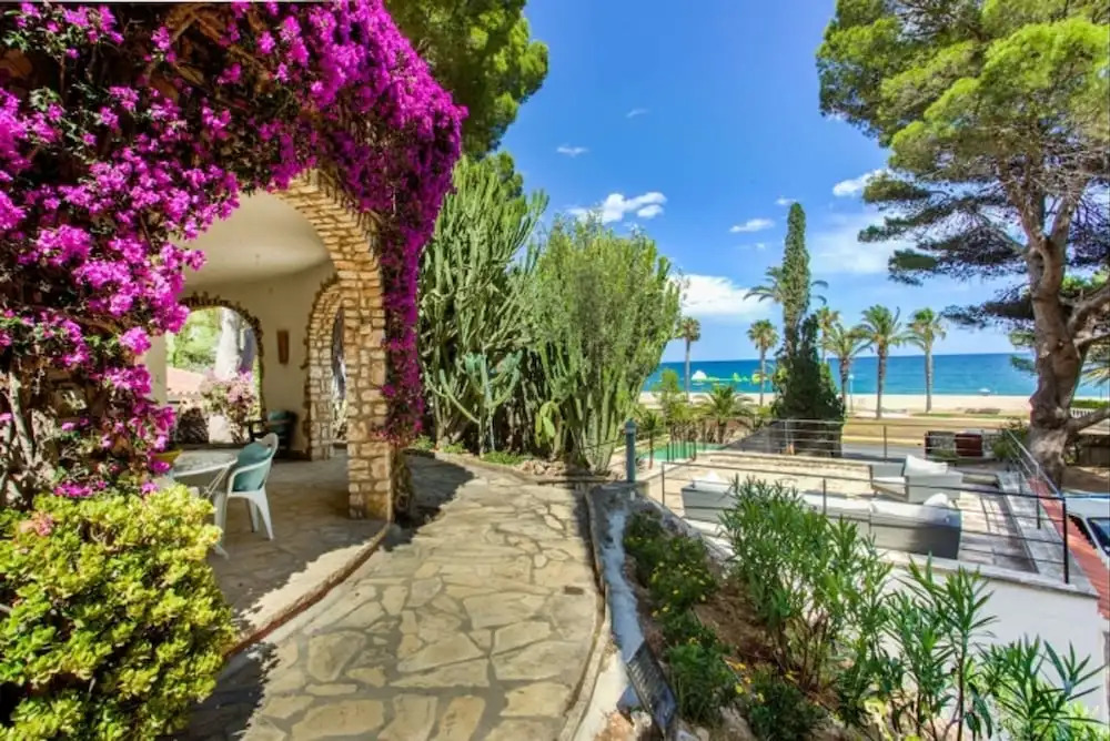 Th06 Villa in Miami Platja 6 Bedrooms