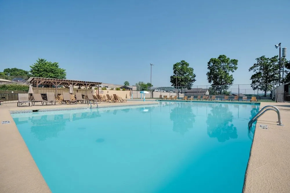 Grand View at the Pointe - Rolling Hills