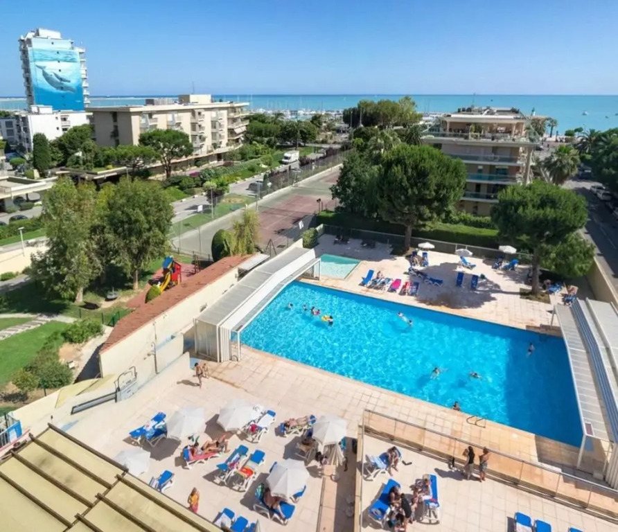 Studio in Saint-laurent-du-var, With Pool Access, Enclosed Garden and