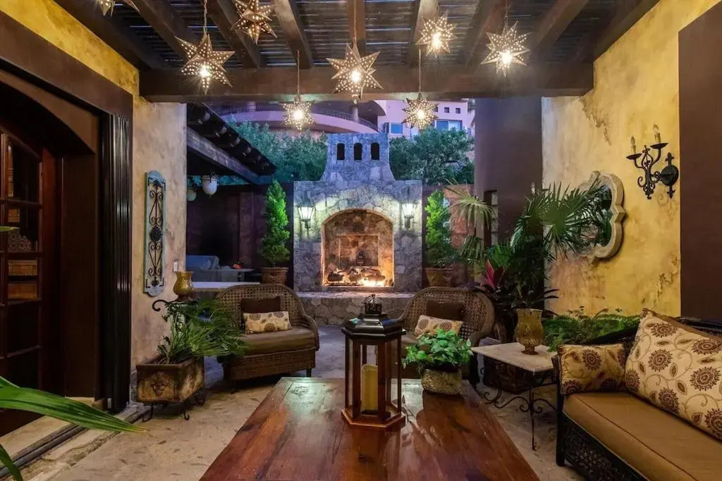 Stunning 6BD Pedregal Villa Maria