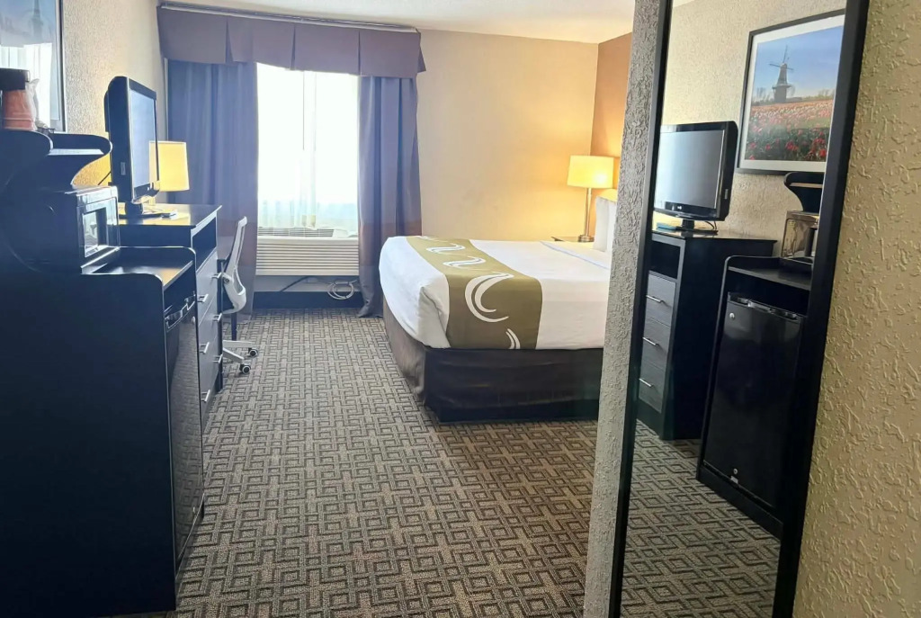 AmericInn by Wyndham Holland MI