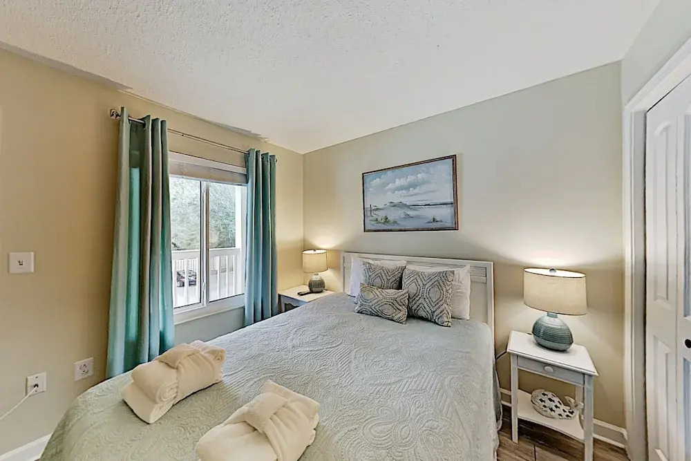 New Listing! Tranquil At The Beach 2 Bedroom Condo