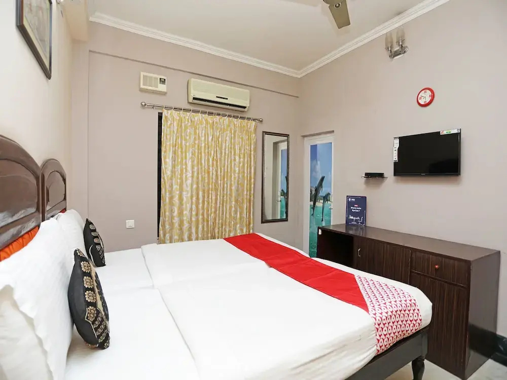 R S Corporate Guest House