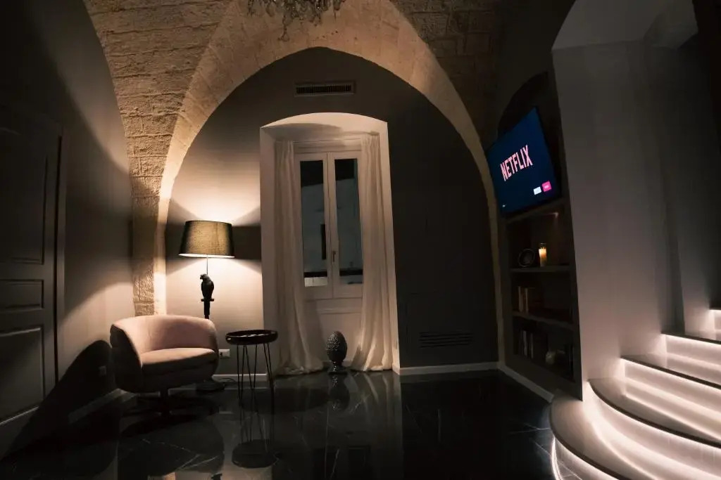 The Duchess's View - NEW! Luxurious Flat in Historical Centre 115 sq m, 3min walk to Cala Porto beach and Private Parking