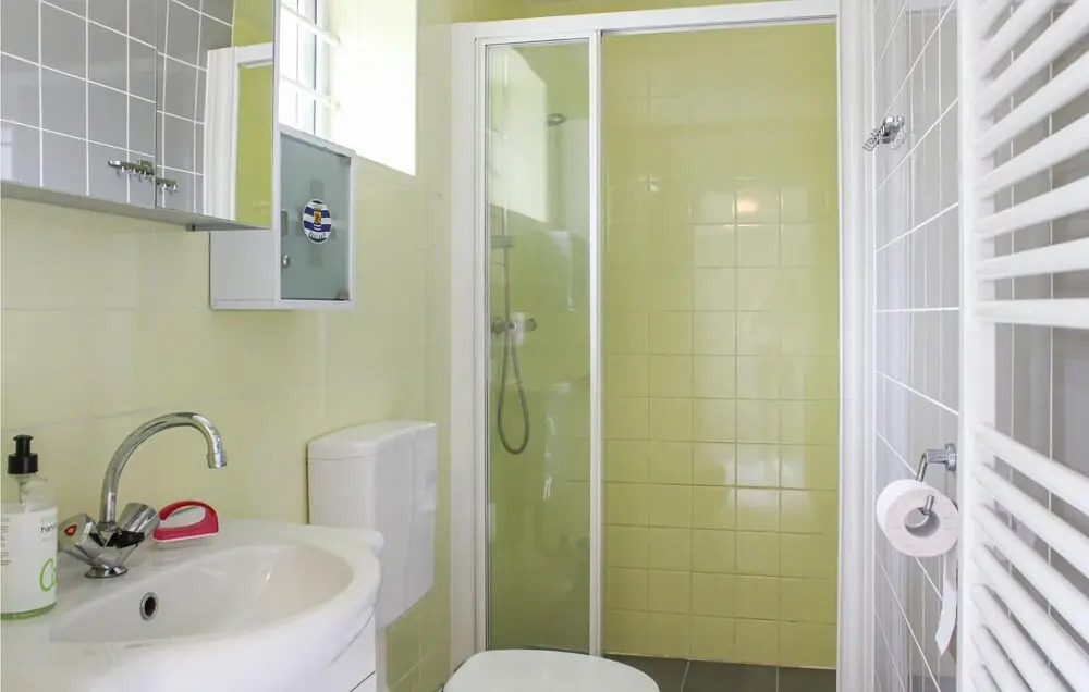 Amazing Home in Bruinisse With 2 Bedrooms and Wifi