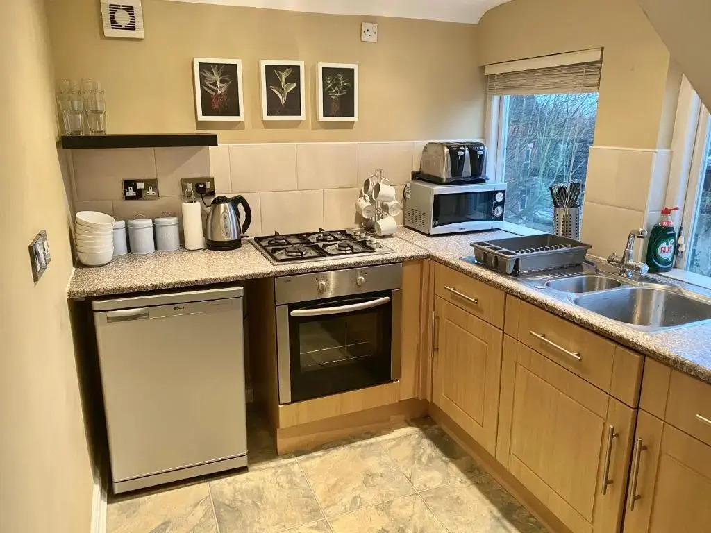 Alpheus Living: Newsham Apartment