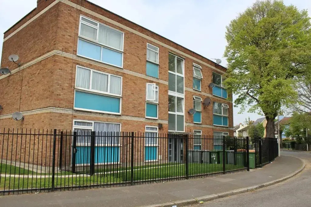 25 Idmiston Road