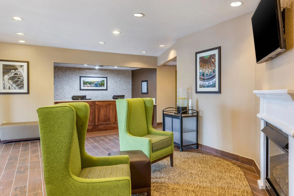 Comfort Inn DeKalb - University Area