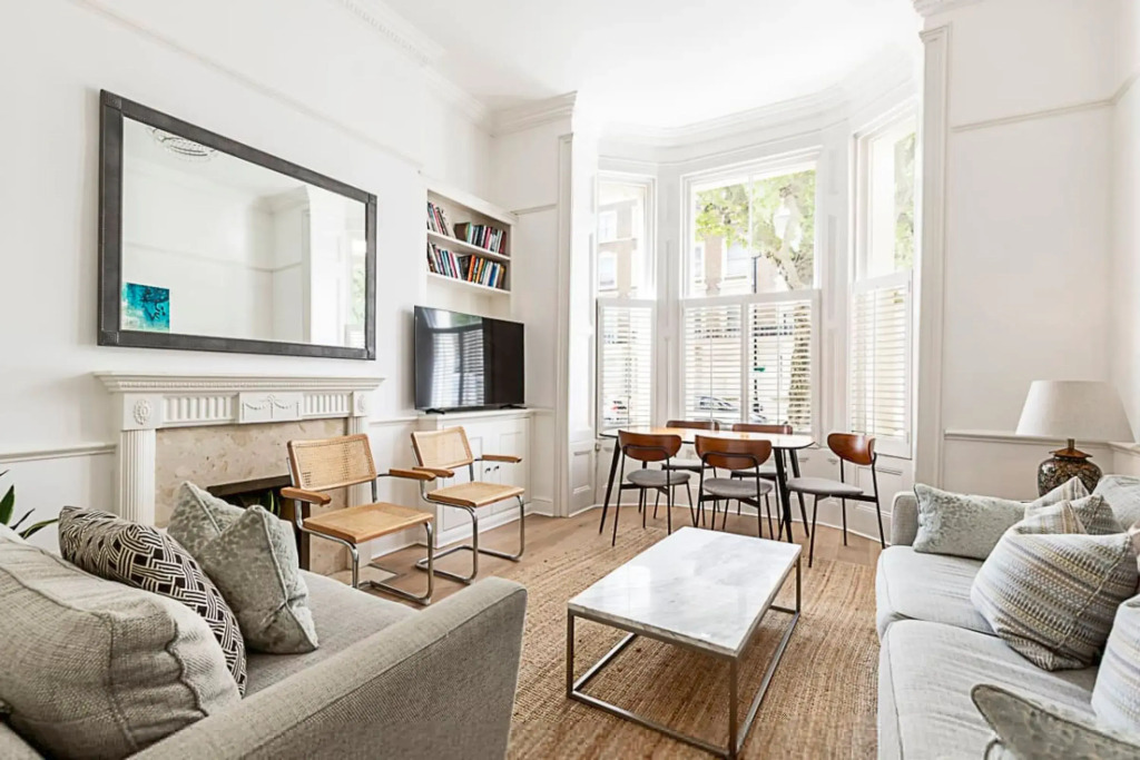 Bright Home Near Little Venice