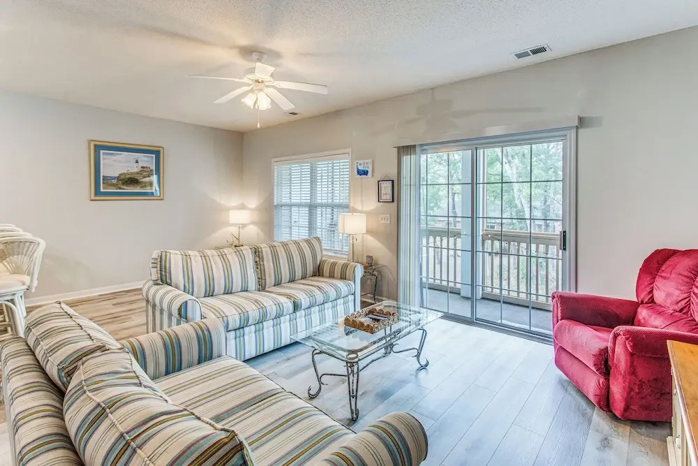 Condo w/ Pool Access, 1 Mi to Cherry Grove Beach!