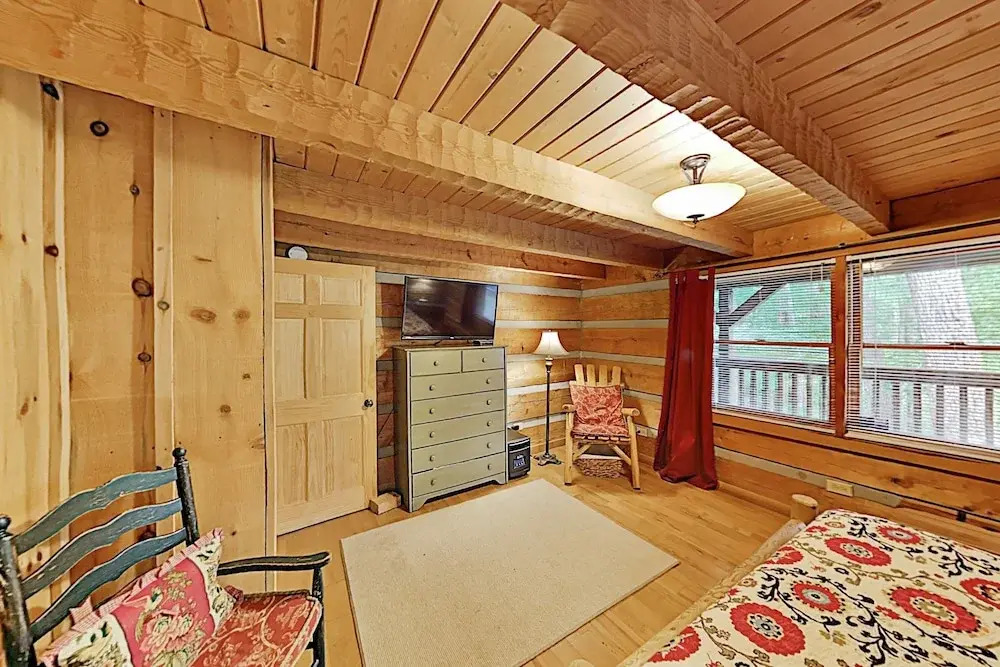 Serenity Ridge: Deluxe W/ Hot Tub & Pool Table 3 Bedroom Cabin