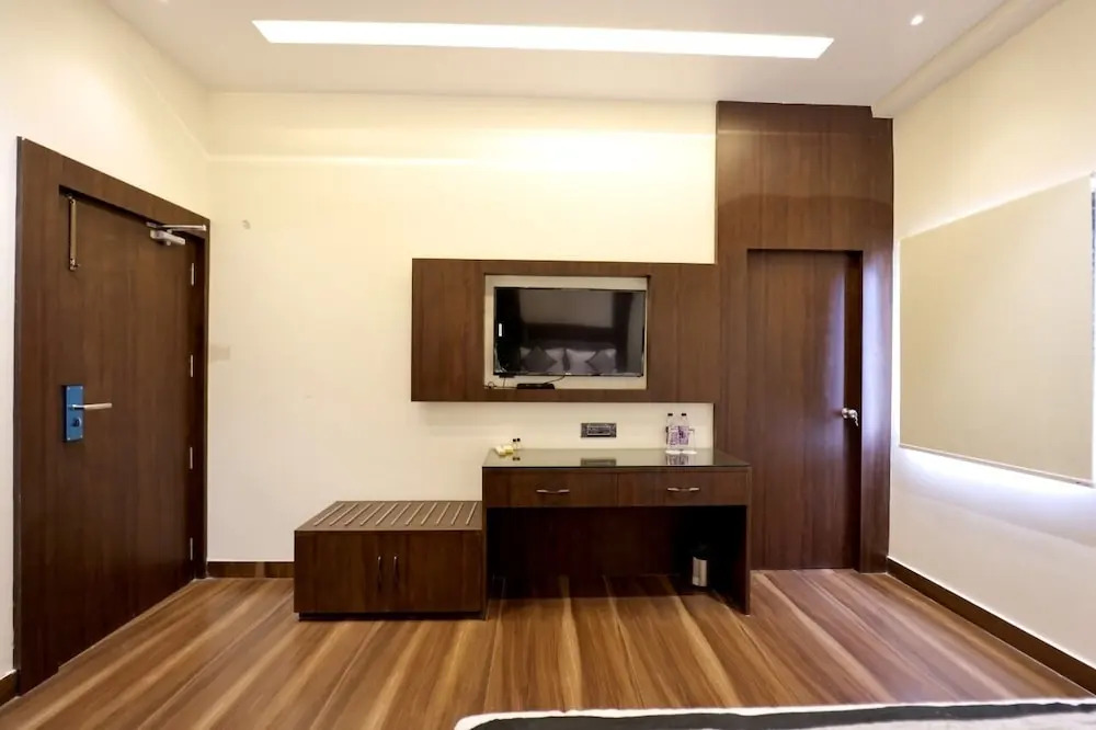 KS Square Hotel and Banquets