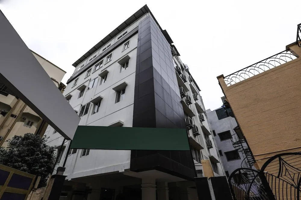 OYO 16857 Hotel Jp Plaza