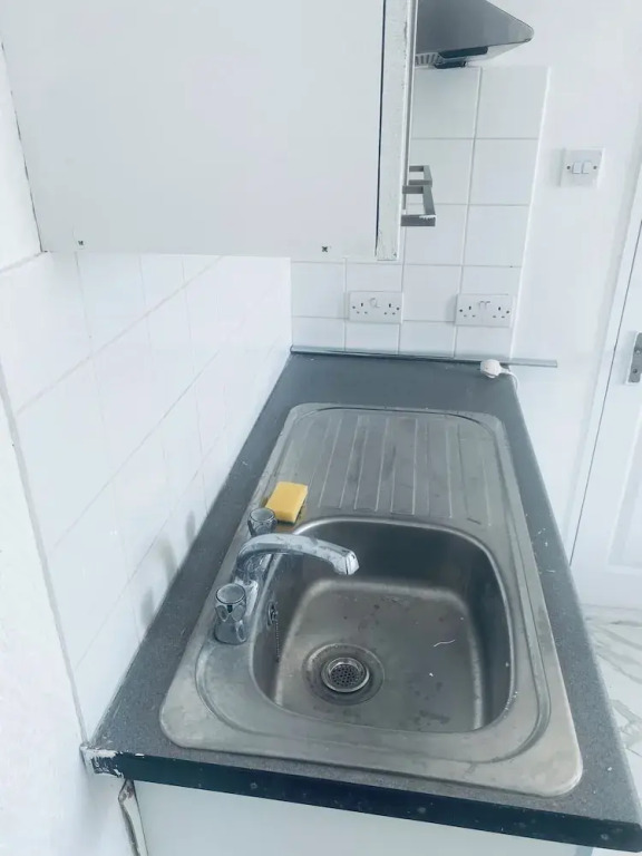 Cozy Studio Retreat in Mitcham
