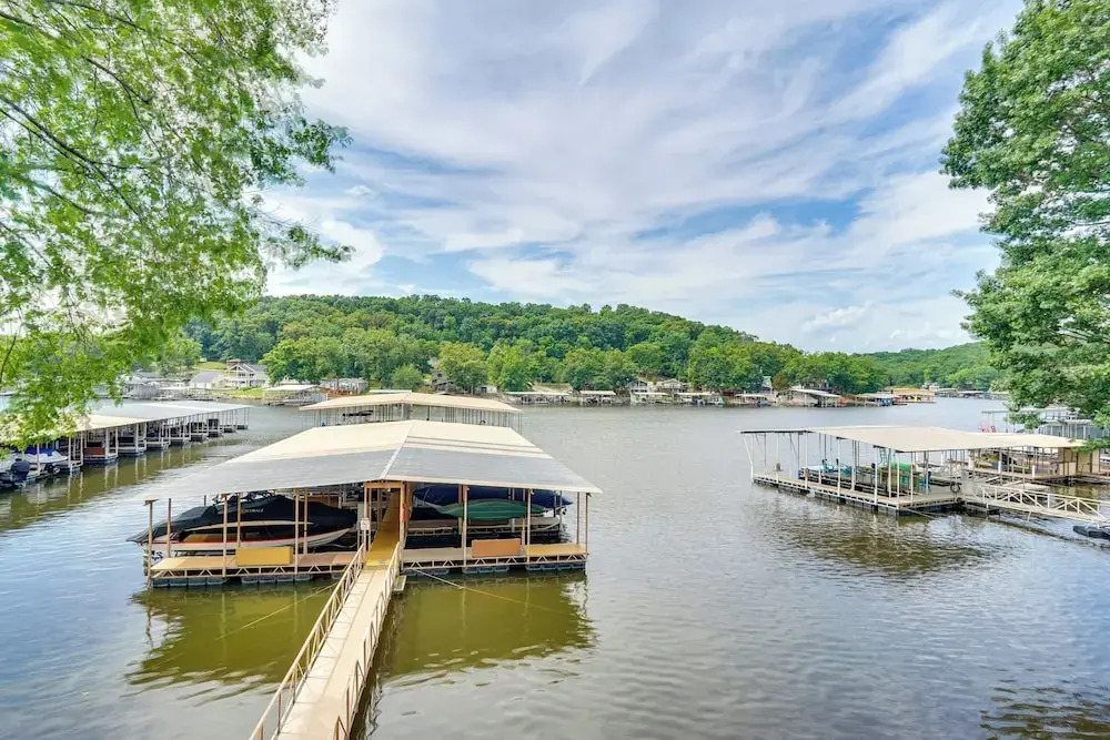 Osage Beach Condo Pools, Boatslip and Pickleball
