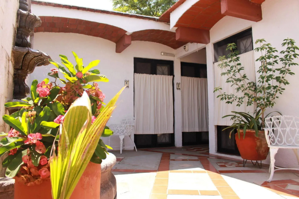 Las Mariposas Hotel & Studios