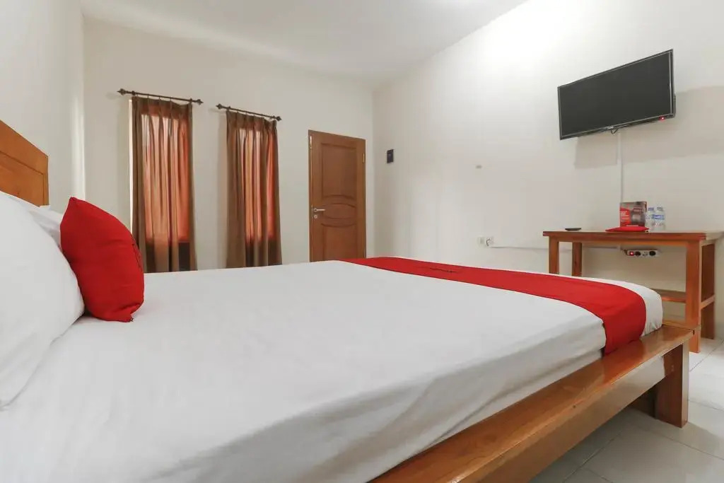 RedDoorz Plus near Cibubur Junction