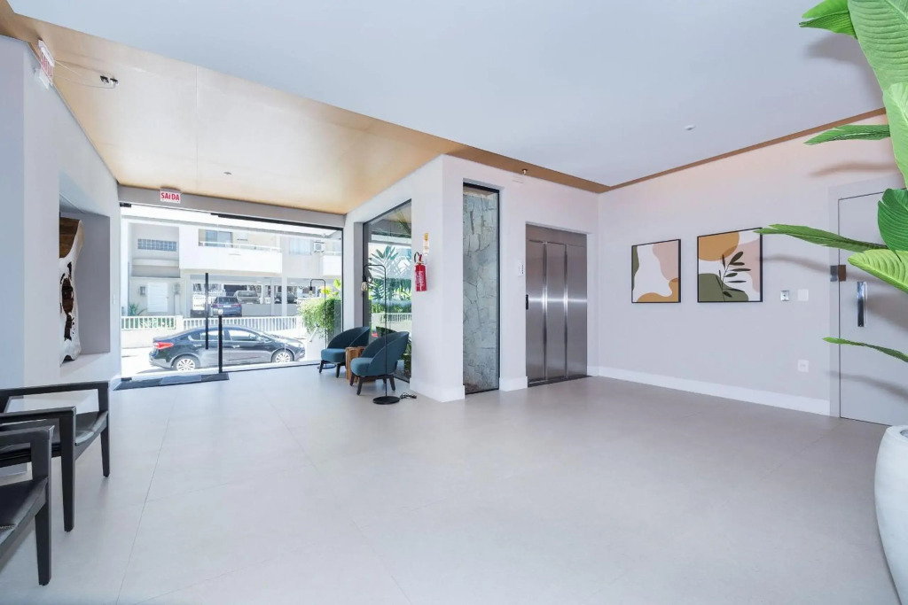 Adra 206 - Apartamento no centro de Bombinhas - Rooftop com piscina e academia - À poucos metros da praia