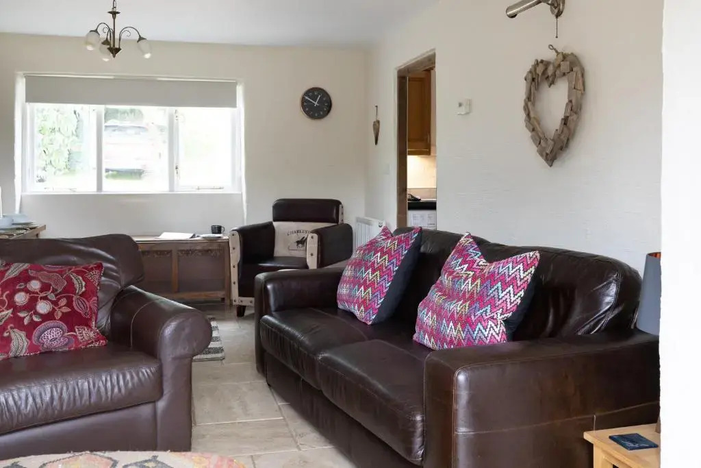Berry Cottage - 4 Bedroom, Pet-Friendly Cottage Sleeping 8