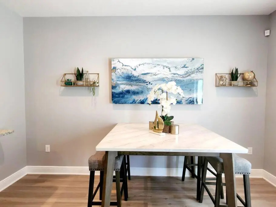Luxurious 3br 2.5ba Townhome w/ community pool- sleeps 6