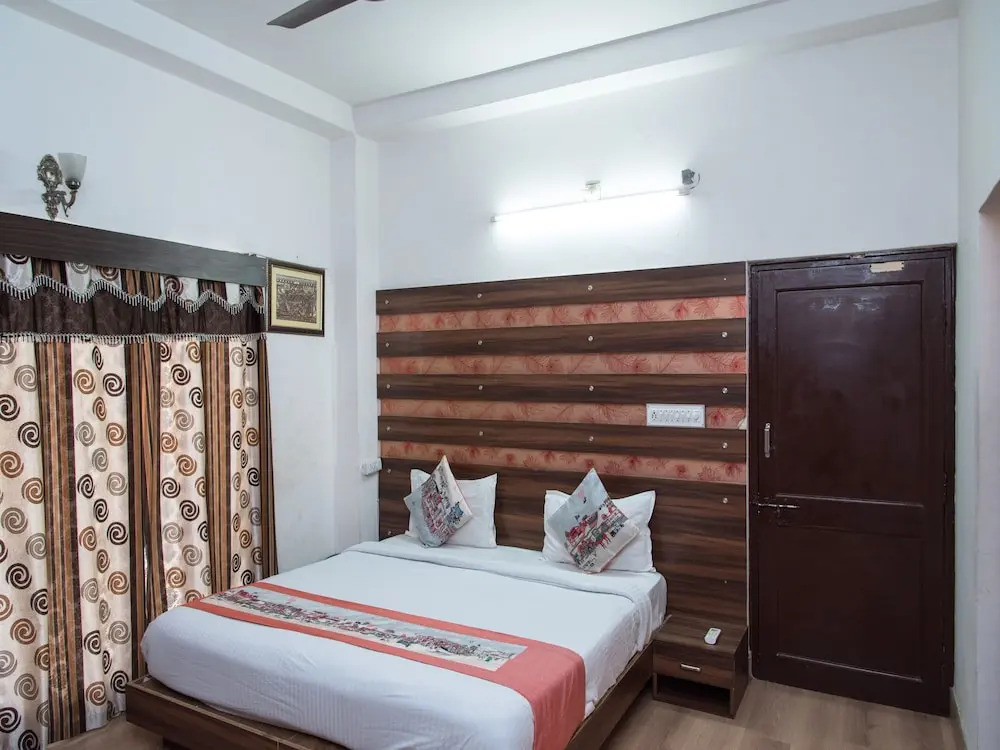 OYO 13357 Destiny Inn