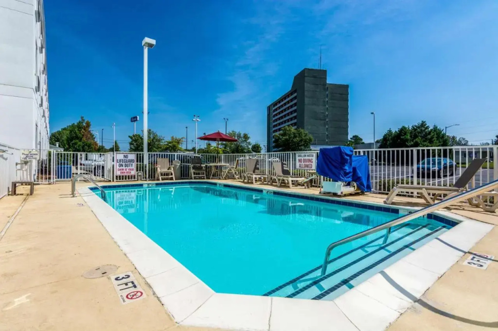 Motel 6 Charlotte 1417