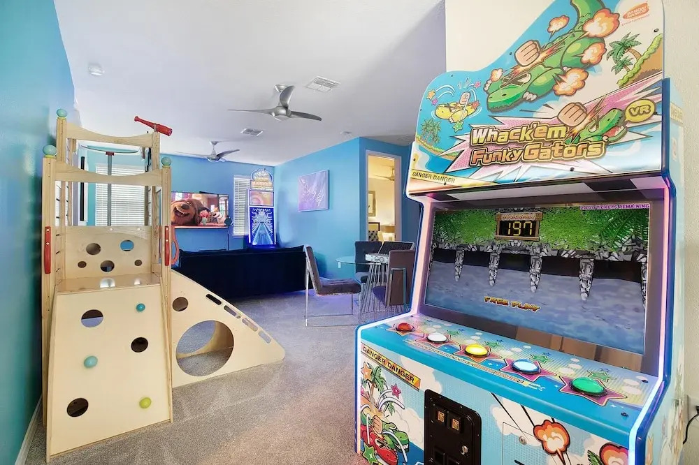 Sr008v: 9 Bed, Hunger Games, Toy Story, Ping Pong