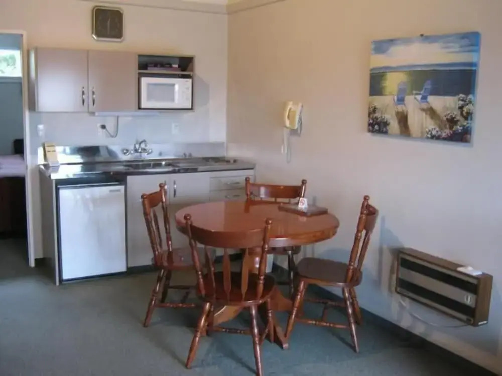 Blue Dolphin Motel