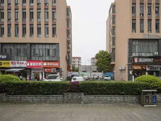 Zhuzhou Tiantianshang Art Hotel (Hunan University of Technology)