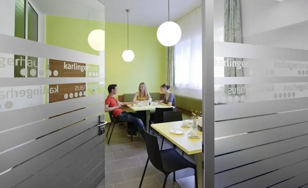 Karlingerhaus Hotel Hostel Home