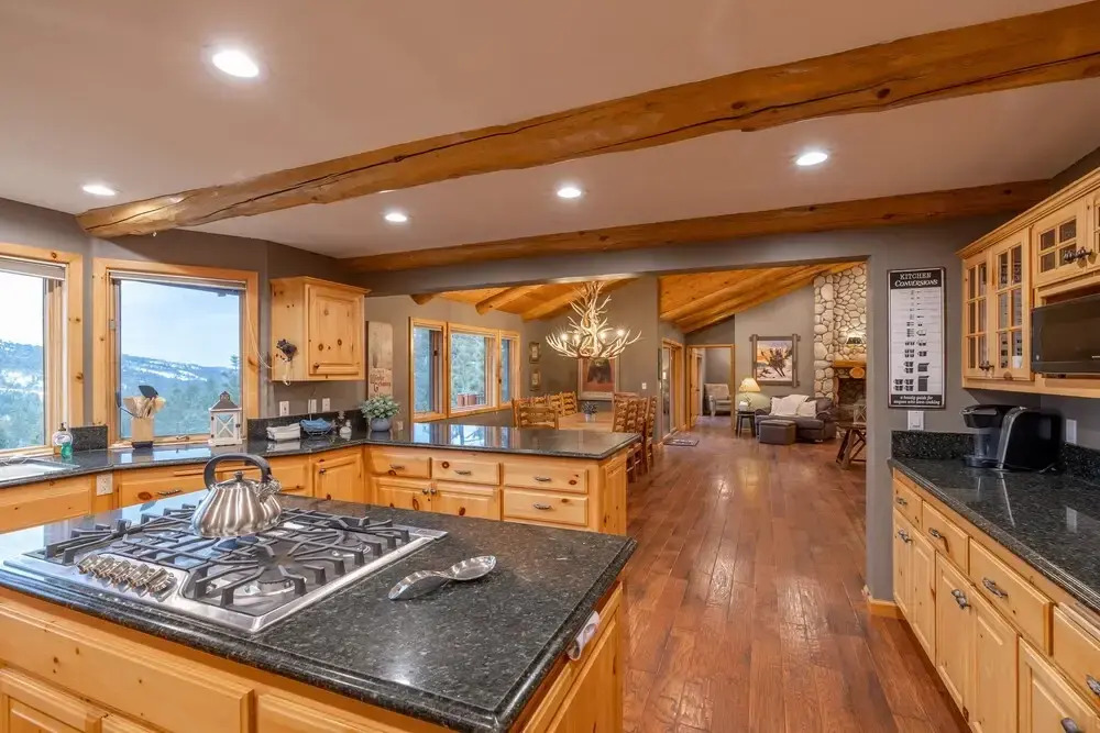 38 - Cooper's Hideaway 5 Bedroom Home by Redawning