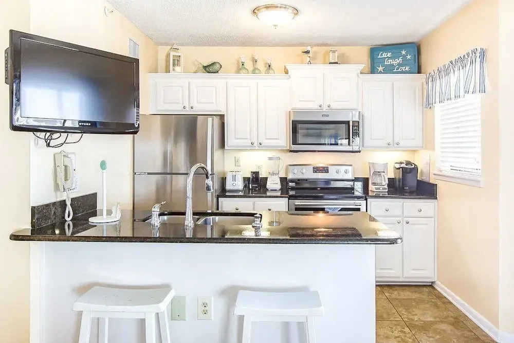 Gulf Shores Condo with Dazzling View by RedAwning